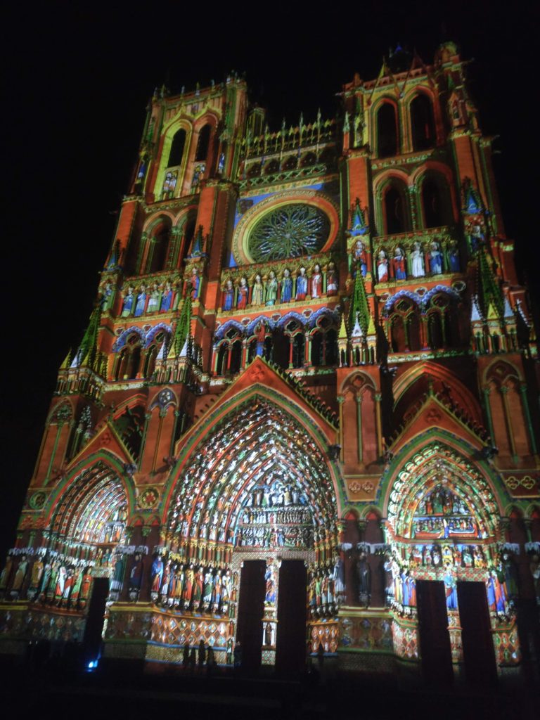 Les illuminations sur les façades de la cathédrale d'Amiens